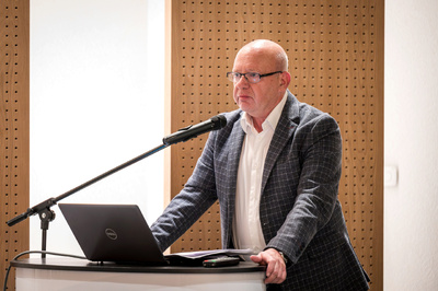 Ogólnopolska konferencja naukowa „Dekret sierpniowy jako narzędzie sprawiedliwych rozliczeń ze zbrodniami okresu wojny i okupacji?”. Na zdj. dr hab. Piotr Krzyżanowski, prof. ucz. (Akademia im. Jakuba z Paradyża w Gorzowie Wielkopolskim) – Katowice, 24–25 września 2024. Fot. Krzysztof Łojko (IPN)