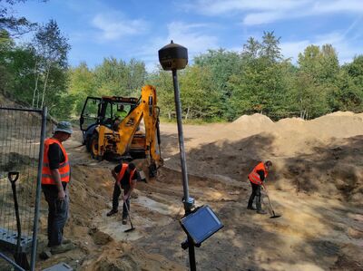 Prace poszukiwawcze IPN na dawnym poligonie wojskowym Brus w Łodzi – wrzesień 2024. Fot. BPiI IPN