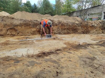 Prace poszukiwawcze IPN na dawnym poligonie wojskowym Brus w Łodzi – wrzesień 2024. Fot. BPiI IPN