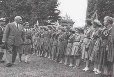 Harcmistrzyni Łucja Golińska obok gen. Władysława Andersa w Lilford Park, 1960 r. (fot. ze zbiorów Iwony Golińskiej)