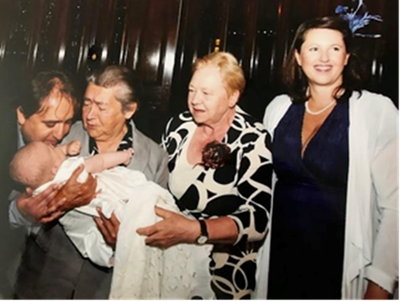 Łucja Golińska (druga od lewej) podczas Chrztu Świętego swojego wnuka Josepha Feliksa Stanisława w Little Brompton Oratory, Kensington w Londynie wraz z rodziną (fot. ze zbiorów Iwony Golińskiej)