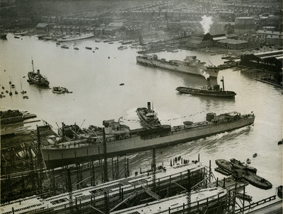 Wodowanie ORP „Błyskawicy”, Cowes, 1 października 1936 r. (fot. Muzeum Marynarki Wojennej w Gdyni)