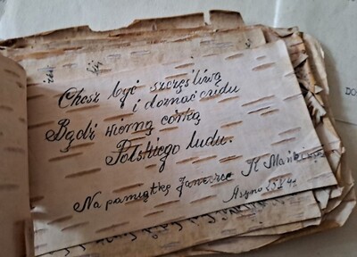 Karta z pamiętnika spisanego na korze brzozowej Janiny Krzeczkowskiej.