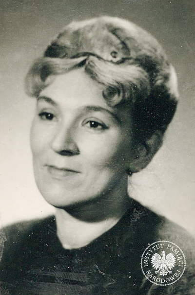 Halina Czerny-Stefańska w latach 60., zdjęcie z akt paszportowych (fot. z zasobu AIPN)