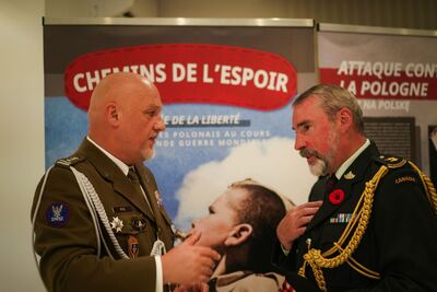 Delegacja Instytutu Pamięci Narodowej w Tunezji – 28–29 października 2024. Na zdj. od lewej Attaché obrony, wojskowy, morski i lotniczy Ambasady RP w Algierze płk Dariusz Pita, podpułkownik Jason Steeves. Fot. Mateusz Niegowski (IPN)