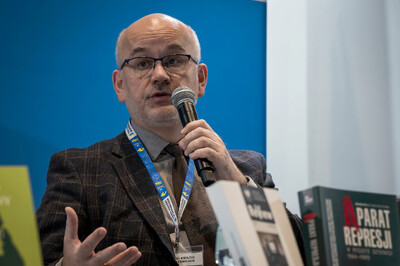 Strefa czasopism IPN w ramach Targów Książki w Katowicach – 8–10 listopada 2024. Na zdj. dr hab. Grzegorz Berendt. Fot. Krzysztof Łojko (IPN)