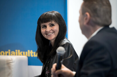 Strefa czasopism IPN w ramach Targów Książki w Katowicach – 8–10 listopada 2024. Na zdj. dr hab. Cecylia Kuta. Fot. Krzysztof Łojko (IPN)