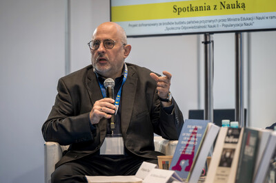 Strefa czasopism IPN w ramach Targów Książki w Katowicach – 8–10 listopada 2024. Na zdj. dr Bogusław Tracz. Fot. Krzysztof Łojko (IPN)