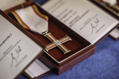 Gala wręczenia Krzyży Wolności i Solidarności oraz nagrody Praesentes Prioribus – Olsztyn, 22 listopada 2024. Fot. Łukasz Czechyra (IPN)