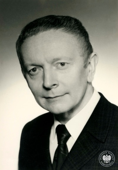 Adam Słodowy – zdjęcie z paszportu służbowego (fot. z zasobu IPN)