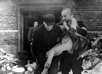 15-letni więzień Auschwitz-Birkenau po uwolnieniu. Źródło AIPN