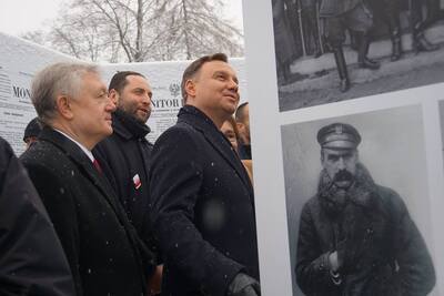 Prezydent Andrzej Duda, szef szczecińskiego IPN Paweł Skubisz i wojewoda małopolski Piotr Ćwik podczas prezentacji wystawy IPN. Fot. Magdalena Ruczyńska (IPN)