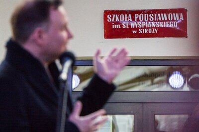 Jesteśmy przed budynkiem, który był kolebką odzyskania niepodległości – powiedział prezydent. Fot. Sławomir Kasper (IPN)