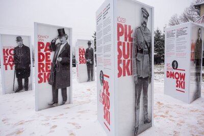 Podczas uroczystości można było obejrzeć wystawę plenerową szczecińskiego IPN „Ojcowie Niepodległości”. Fot. Sławomir Kasper (IPN)