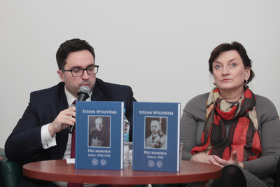 Dr Ewa Czaczkowska i dr Rafał Łatka. Prezentacja zapisków „Pro memoria” prymasa Stefana Wyszyńskiego – Warszawa, 12 grudnia 2017. Fot. Piotr Życieński (IPN)