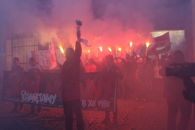 Pod dawną Fabryką Samochodów Ciężarowych w Lublinie odbyła się rekonstrukcja pacyfikacji robotników przez oddziały MO, ZOMO i ORMO