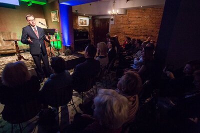 Przedstawienie upamiętniające 36. rocznicę wprowadzenia stanu wojennego w Polsce. Na zdj. prezes IPN Jarosław Szarek. Fot. Sławomir Kasper (IPN)