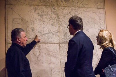 Mapa Warszawy w Teatrze Kamienica. Fot. Sławomir Kasper (IPN)