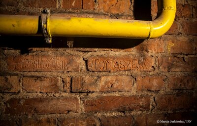 Piwnice byłej katowni NKWD/UB na warszawskiej Pradze – 14 grudnia 2017. Fot. Marcin Jurkiewicz (IPN)