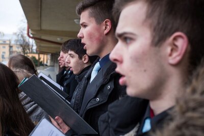 Odsłonięcie tablicy pamiątkowej poświęconej Eleonorze Goleń i innym mieszkańcom powiatu jasielskiego ratującym Żydów podczas niemieckiej okupacji – Jasło, 5 stycznia 2018. Fot. Sławomir Kasper (IPN)