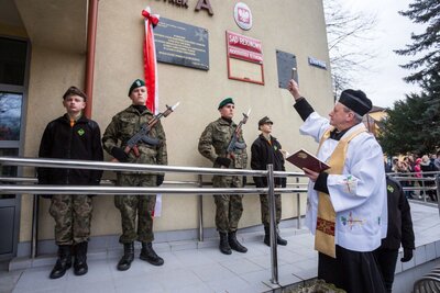 Odsłonięcie tablicy pamiątkowej poświęconej Eleonorze Goleń i innym mieszkańcom powiatu jasielskiego ratującym Żydów podczas niemieckiej okupacji – Jasło, 5 stycznia 2018. Fot. Sławomir Kasper (IPN)