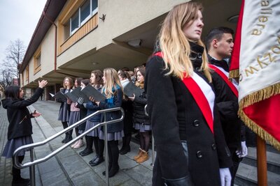 Odsłonięcie tablicy pamiątkowej poświęconej Eleonorze Goleń i innym mieszkańcom powiatu jasielskiego ratującym Żydów podczas niemieckiej okupacji – Jasło, 5 stycznia 2018. Fot. Sławomir Kasper (IPN)