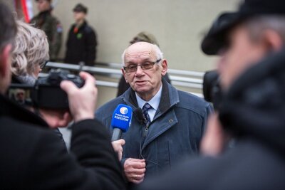 Odsłonięcie tablicy pamiątkowej poświęconej Eleonorze Goleń i innym mieszkańcom powiatu jasielskiego ratującym Żydów podczas niemieckiej okupacji – Jasło, 5 stycznia 2018. Fot. Sławomir Kasper (IPN)