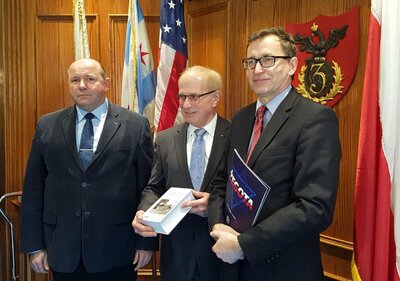 Spotkanie z prezesem Kongresu Polonii Amerykańskiej i liderami organizacji polonijnych. Od lewej: dyrektor Oddziału IPN w Białymstoku Piotr Kardela, prezes KPA Frank Spula i prezes IPN Jarosław Szarek – 17 stycznia 2018