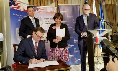 Uroczystość otwarcia „Przystanku Historia IPN” w Chicago. Prezes IPN Jarosław Szarek podpisuje porozumienie w sprawie współpracy z ZNP – 18 stycznia 2018