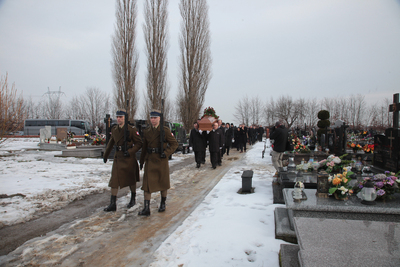 Ostatnie pożegnanie śp. prof. Barbary Otwinowskiej na cmentarzu w Umiastowie koło Ożarowa Mazowieckiego. Fot. Piotr Życieński (IPN)