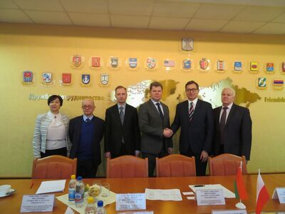 Od lewej: Nina Anufrijewa, prof. Włodzimierz Suleja, Michał Chabros – kierownik Wydziału Polityczno-Ekonomicznego w Ambasadzie RP na Białorusi, Aleksandr Studniew, Jarosław Szarek, Aleksandr Markaczew – Bobrujsk, 30 stycznia 2018