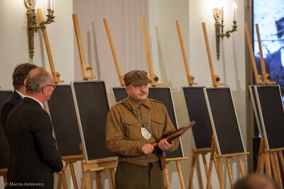Wręczenie not identyfikacyjnych - Warszawa 01.02.2018. Fot. Marcin Jurkiewicz (IPN)