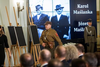 Wręczenie not identyfikacyjnych - Warszawa 01.02.2018. Fot. Marcin Jurkiewicz (IPN)