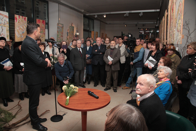 Wernisaż nowych prac Stanisława Kulona „Droga Krzyżowa III”. Fot. P. Życieński (IPN)