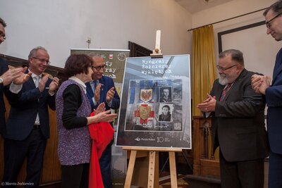 Prezentacja nowych znaczków pocztowych z serii „Ryngrafy Żołnierzy Wyklętych” – 28 lutego 2018. Fot. Marcin Jurkiewicz (IPN)