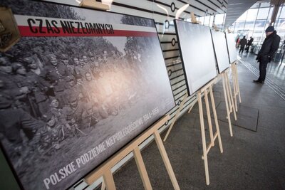 Wystawa IPN „Czas Niezłomnych" na Dworcu Centralnym w Warszawie – 1 marca 2018. Fot. Sławomir Kasper (IPN)