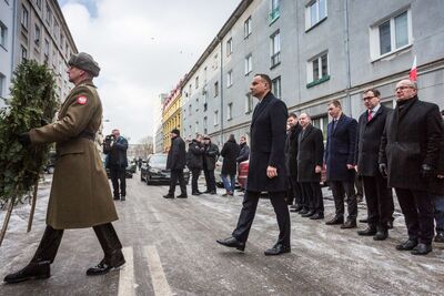 Uroczystości przy ulicy Strzeleckiej, gdzie mieściła się dawna siedziba NKWD/WUBP. Fot. Sławomir Kasper (IPN)