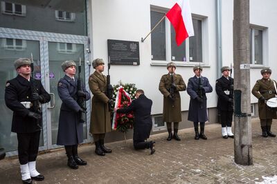 Uroczystości przy ulicy Strzeleckiej, gdzie mieściła się dawna siedziba NKWD/WUBP. Fot. Sławomir Kasper (IPN)