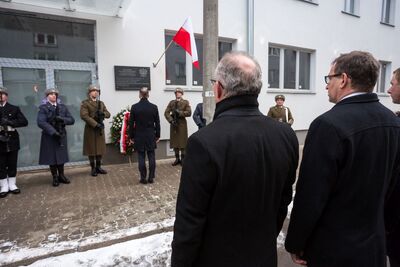 Uroczystości przy ulicy Strzeleckiej, gdzie mieściła się dawna siedziba NKWD/WUBP. Fot. Sławomir Kasper (IPN)