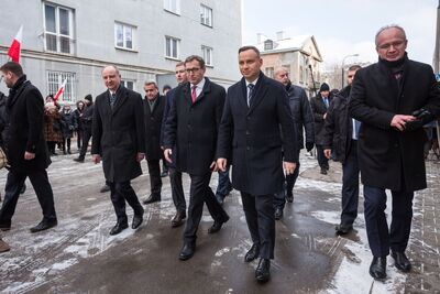 Uroczystości przy ulicy Strzeleckiej, gdzie mieściła się dawna siedziba NKWD/WUBP. Fot. Sławomir Kasper (IPN)