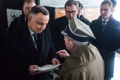 Uroczystości przy ulicy Strzeleckiej, gdzie mieściła się dawna siedziba NKWD/WUBP. Fot. Sławomir Kasper (IPN)