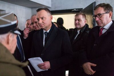 Uroczystości przy ulicy Strzeleckiej, gdzie mieściła się dawna siedziba NKWD/WUBP. Fot. Sławomir Kasper (IPN)