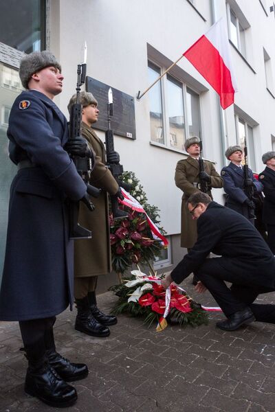 Uroczystości przy ulicy Strzeleckiej, gdzie mieściła się dawna siedziba NKWD/WUBP. Fot. Sławomir Kasper (IPN)