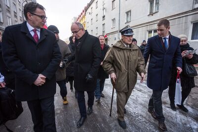 Uroczystości przy ulicy Strzeleckiej, gdzie mieściła się dawna siedziba NKWD/WUBP. Fot. Sławomir Kasper (IPN)
