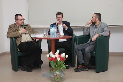 dr Władysław Bułhak, dr hab Patryk Pleskot,  red. Witold Gadowski