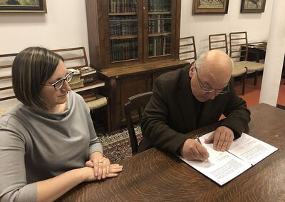 Umowa o współpracy IPN z Polskim Instytutem Naukowym w Kanadzie. Dyrektor Archiwum IPN Marzena Kruk i Stanisław Latek – prezes Polskiego Instytutu Naukowego w Kanadzie – 20 marca 2018