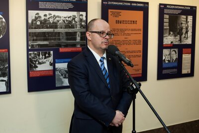 Otwarcie wystawy o "Żegocie" na Poczcie Polskiej w Warszawie oraz prezentacja znaczka poświęconego Irenie Sendlerowej. Fot. Marcin Jurkiewicz (IPN) #3