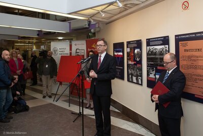 Otwarcie wystawy o "Żegocie" na Poczcie Polskiej w Warszawie oraz prezentacja znaczka poświęconego Irenie Sendlerowej. Fot. Marcin Jurkiewicz (IPN) #8