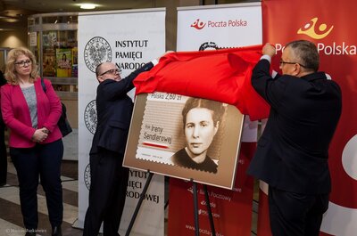 Otwarcie wystawy o "Żegocie" na Poczcie Polskiej w Warszawie oraz prezentacja znaczka poświęconego Irenie Sendlerowej. Fot. Marcin Jurkiewicz (IPN) #11