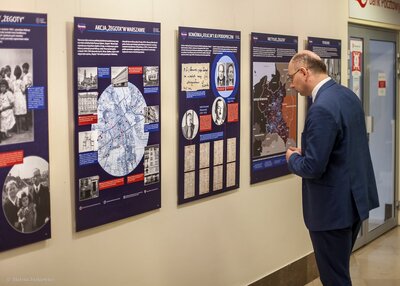 Otwarcie wystawy o "Żegocie" na Poczcie Polskiej w Warszawie oraz prezentacja znaczka poświęconego Irenie Sendlerowej. Fot. Marcin Jurkiewicz (IPN) #13